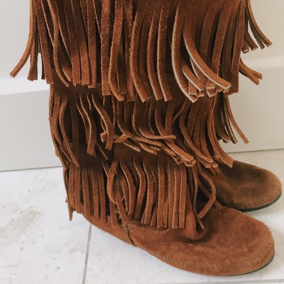 Brand New Minnetonka Fringe Boots Sz 6 - Picture 2 of 5